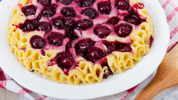 Noodle kugel with cherries